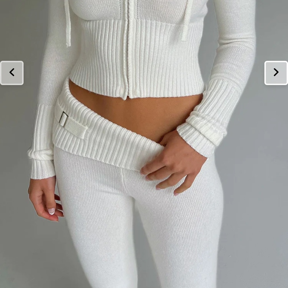 Frankies bikinis fleur cloud knit pants in white